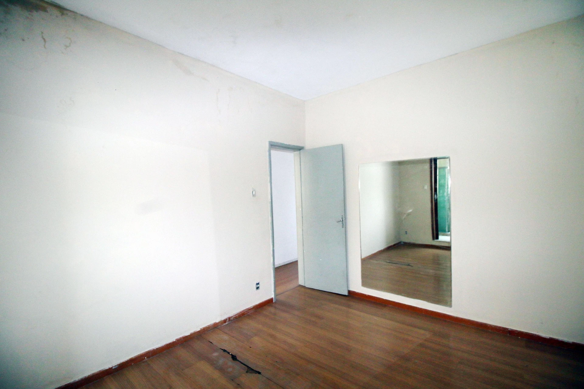 Apartment, 30 m², with wood or laminate floors — photo 32