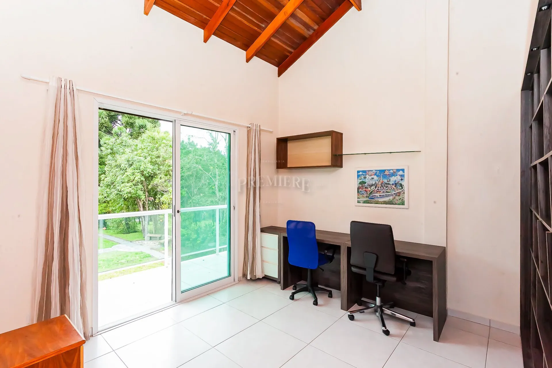 House with 4 bedrooms, 1 en-suite, 4 bathrooms — photo 27