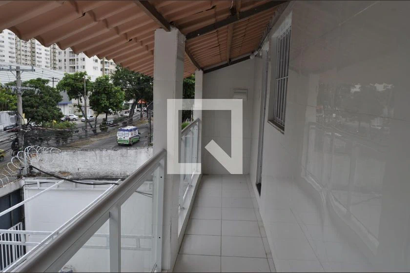 Unfurnished studio with balcony and private garden — photo 12