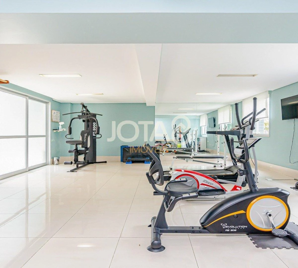 3-bedroom apartment in a building with a gym — photo 26