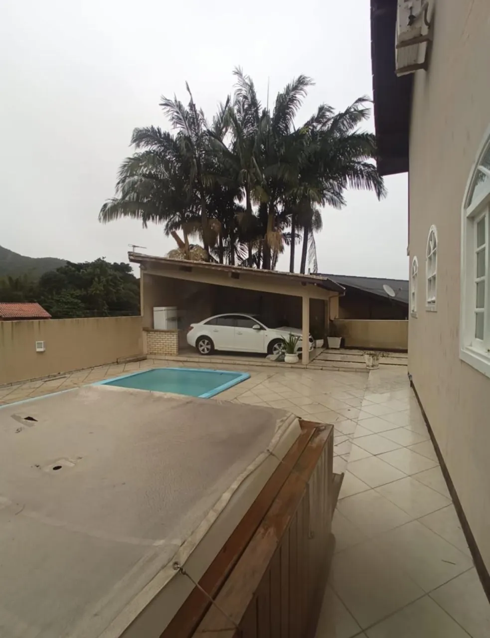 2-bedroom house with a bathtub in Florianópolis — photo 9