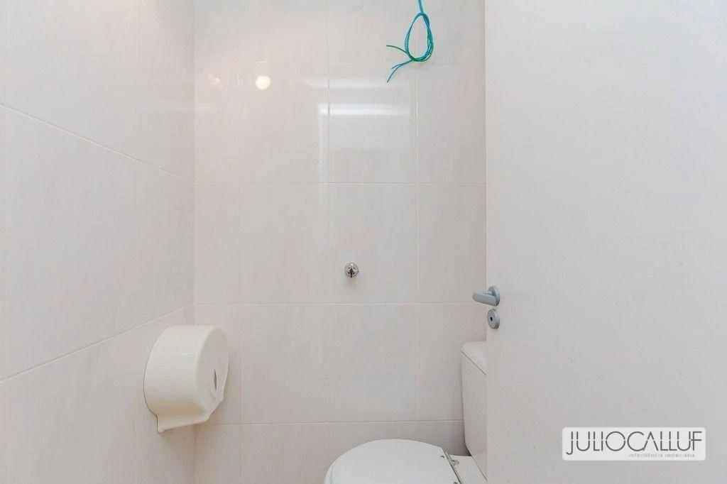 4-bedroom house with a washing machine in Curitiba — photo 31