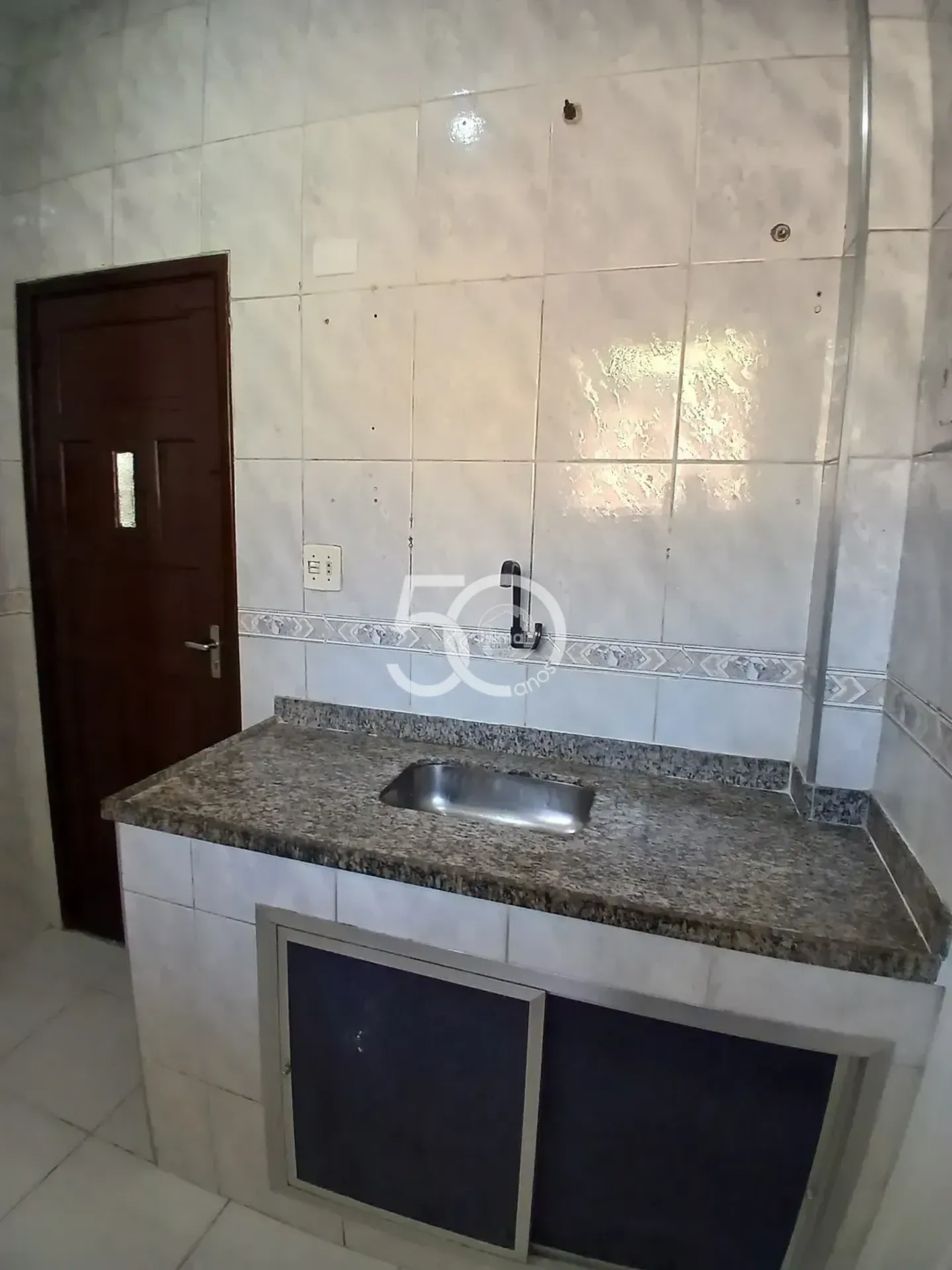 Apartamento de 2 dormitorios con balcón y cocina separada — photo 32