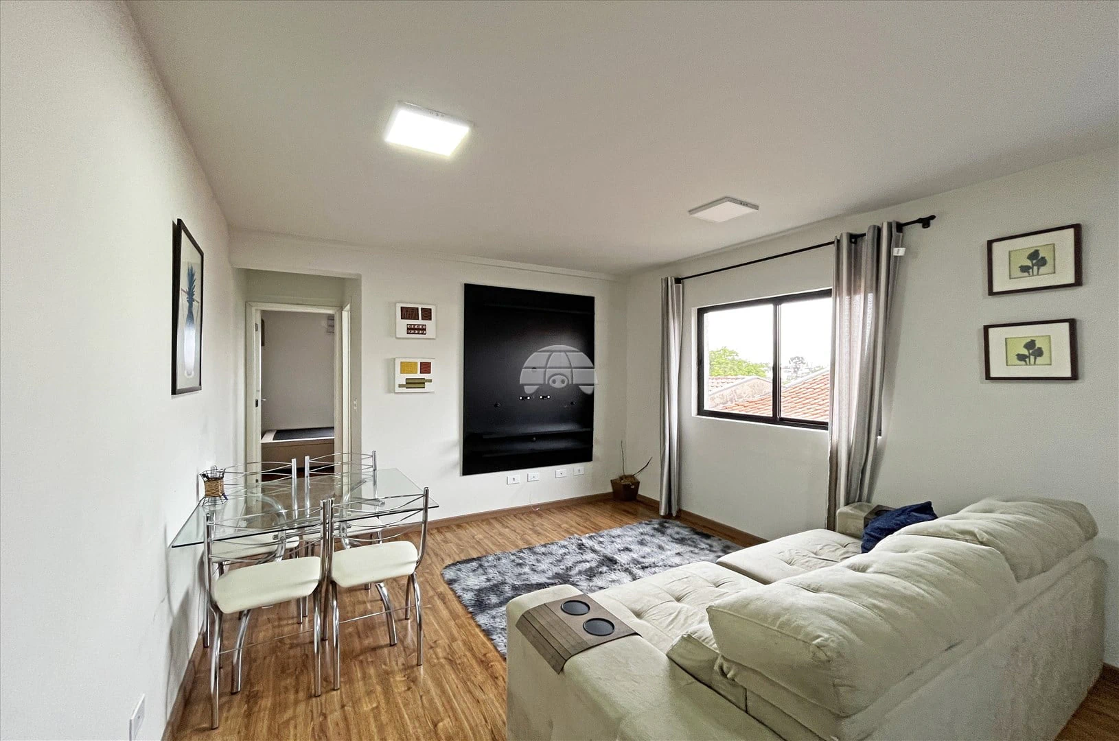 Departamento de 1 dormitorio con piso de madera o laminado