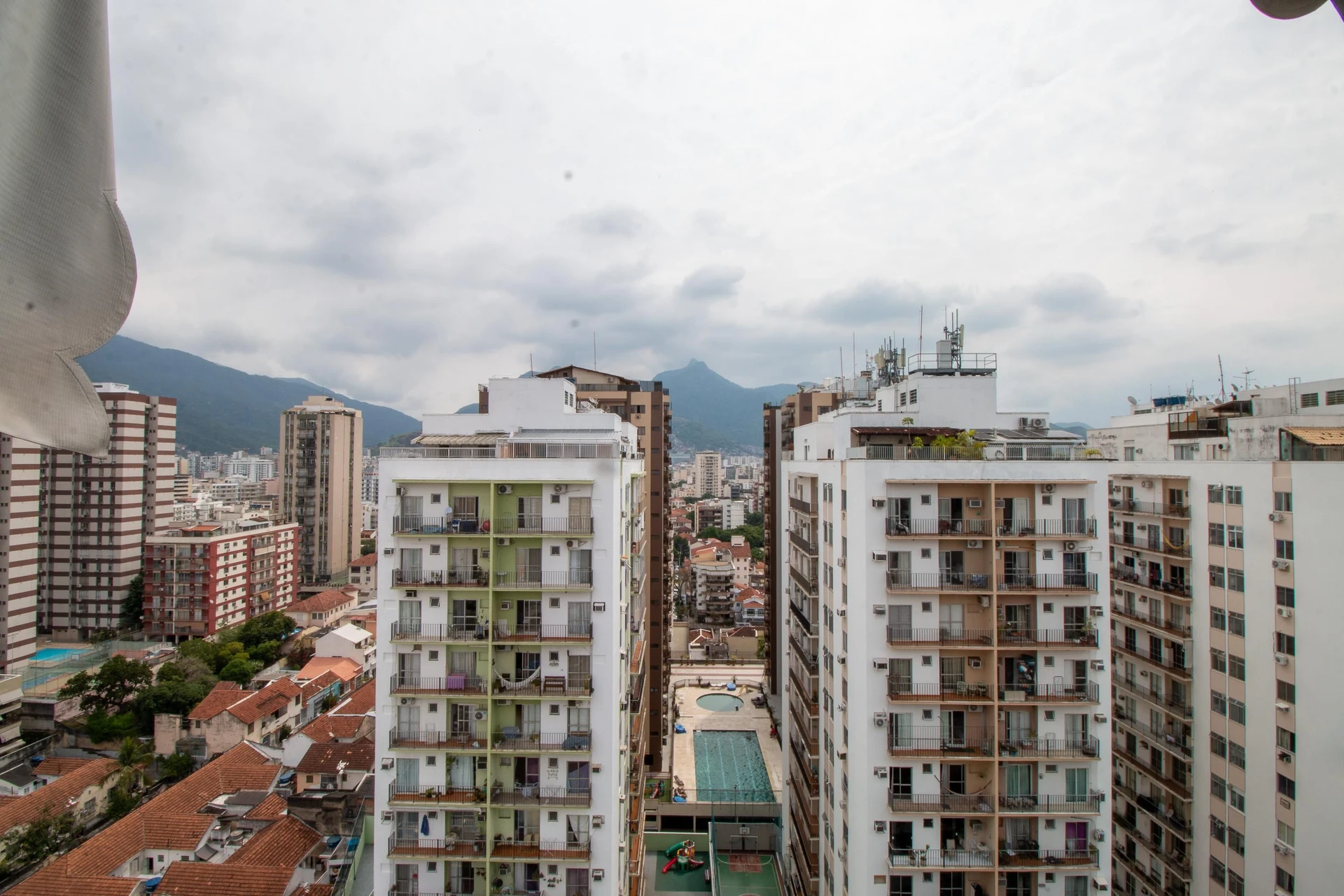 4-bedroom apartment in a building with a sauna — photo 63