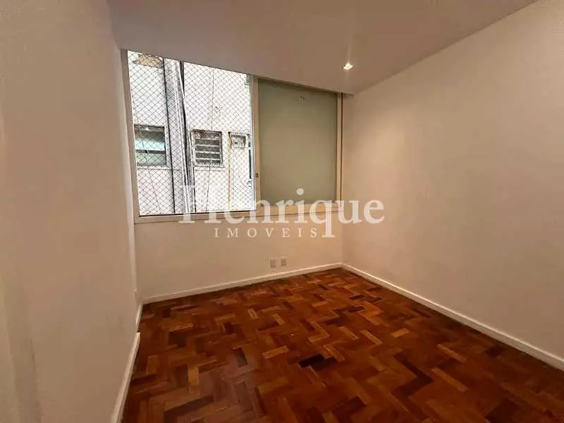 Apartment, 170 m², with wood or laminate floors — photo 12