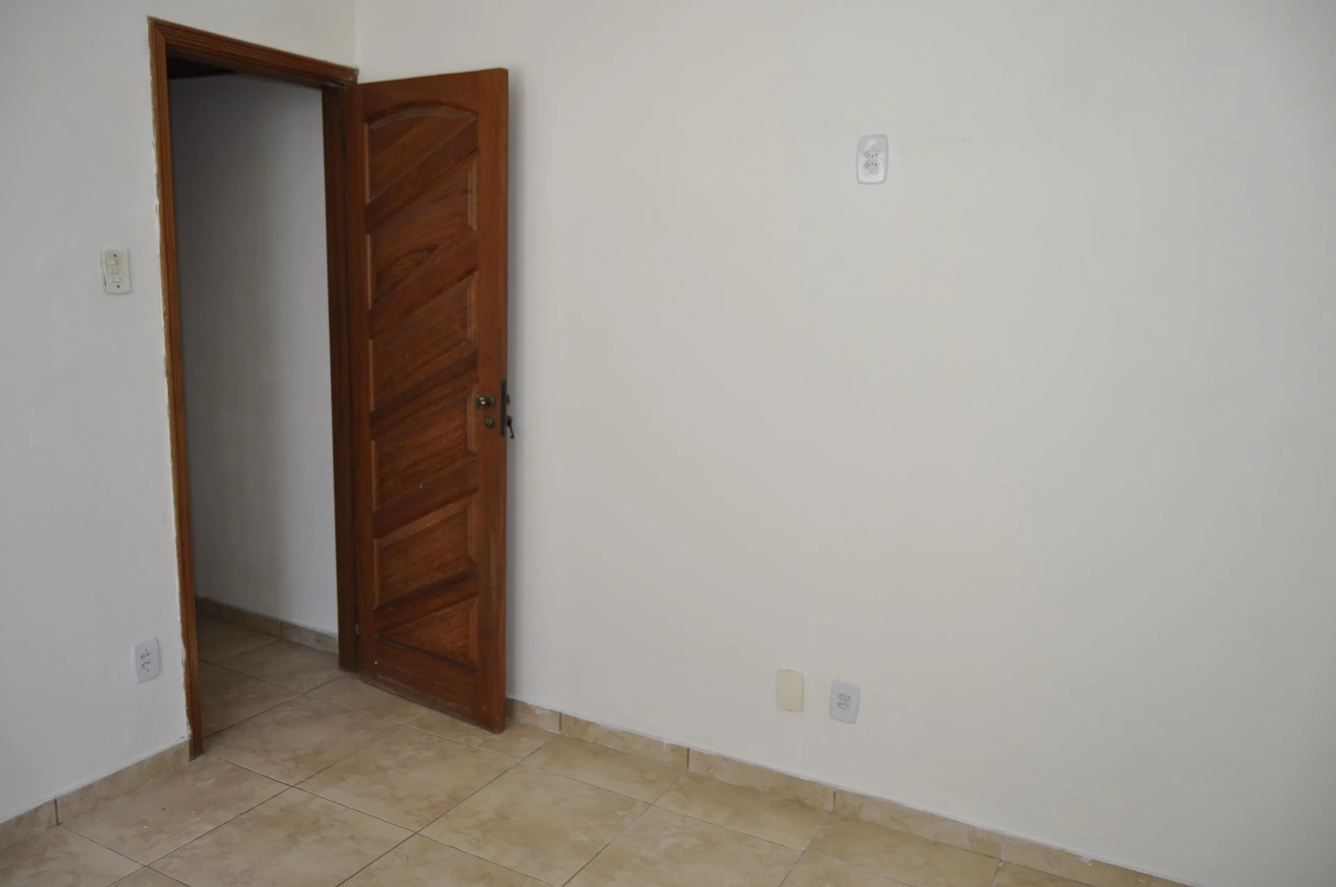 Unfurnished apartment with 2 bedrooms and private garden — photo 32