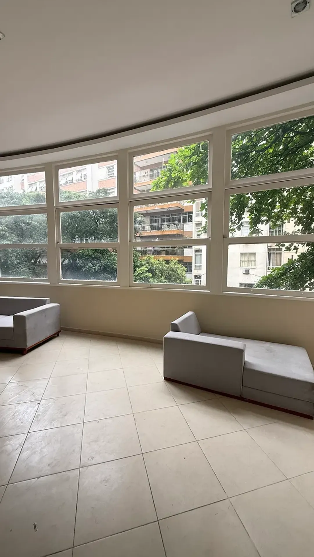 4-bedroom apartment, 1 with its own bathroom, 240 m² — photo 29