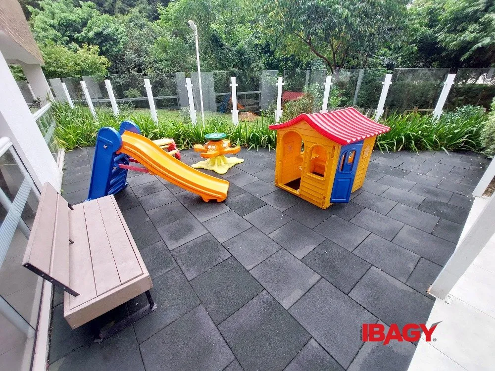 3-bedroom apartment with a grill on the balcony — photo 35