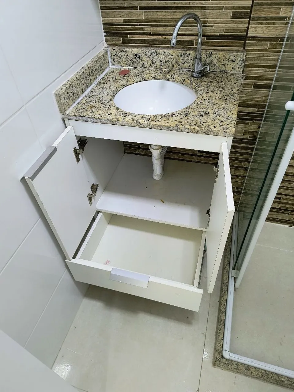 Unfurnished 1-bedroom apartment with balcony and 40 m² — photo 17