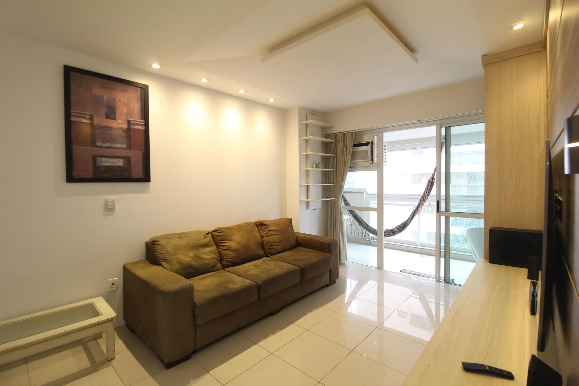 Furnished 3-bedroom apartment with 2 bathrooms — photo 17