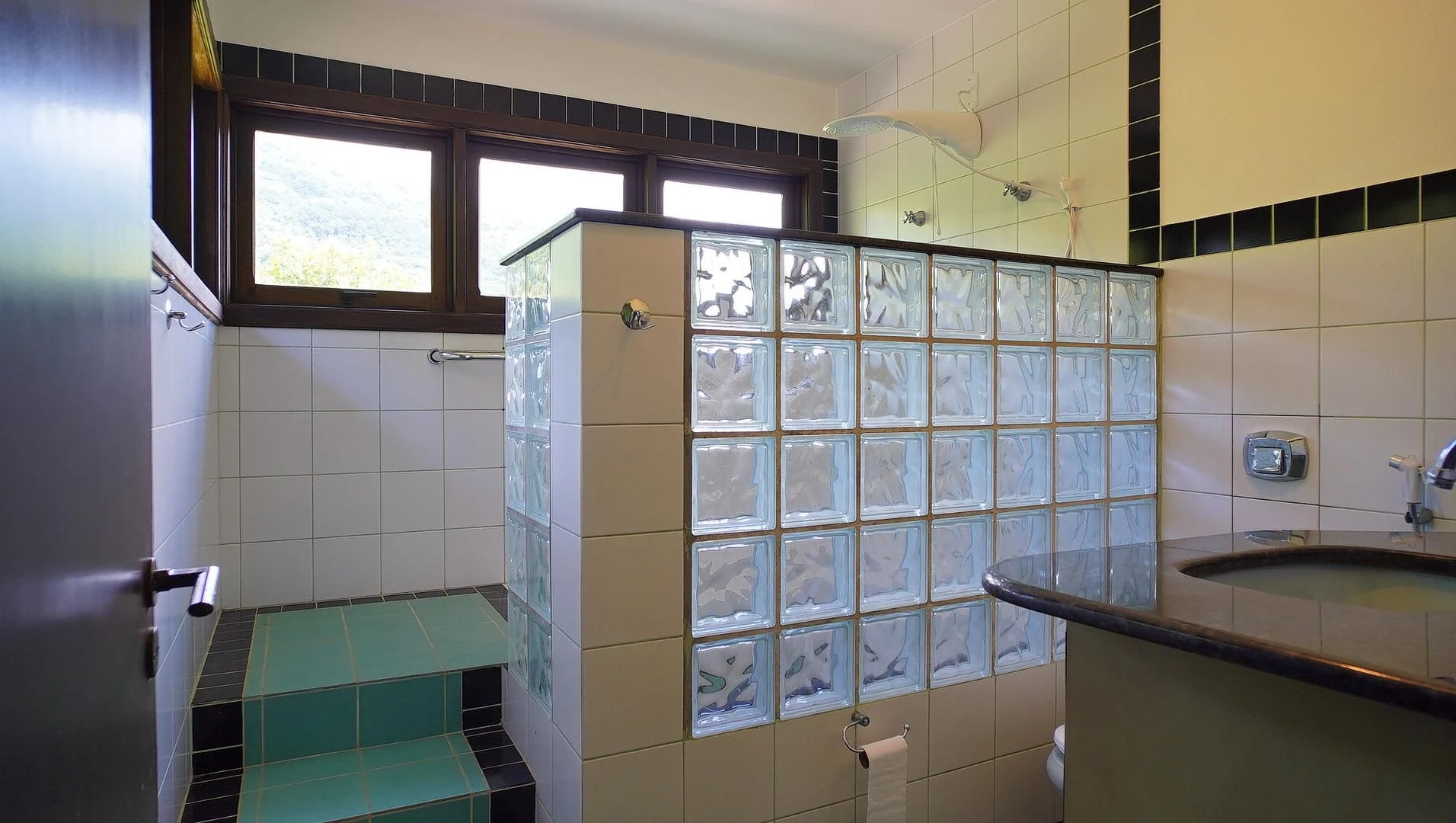 Панорамні вікна та 4 спальні: будинок 735 м² — photo 25
