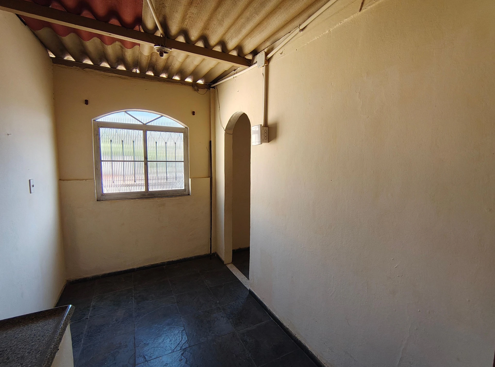 Rental house with 1 bedroom, 1 bathroom, no parking — photo 2