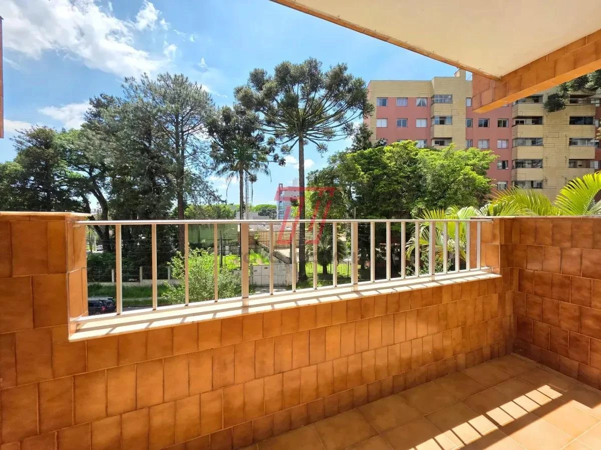 3-bedroom apartment with a bathtub in Curitiba — photo 10