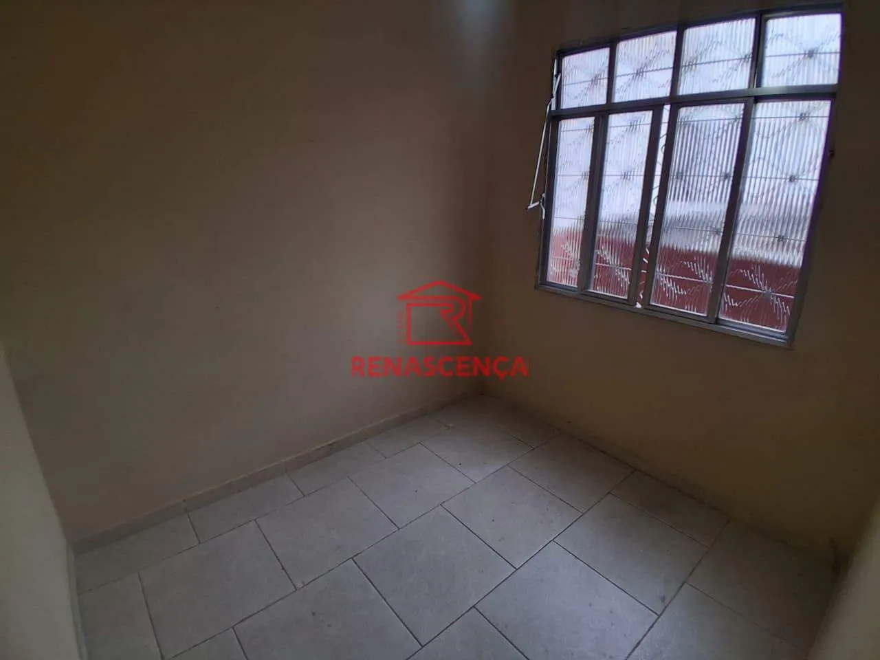 4-bedroom house with shared open-air pool access — photo 3