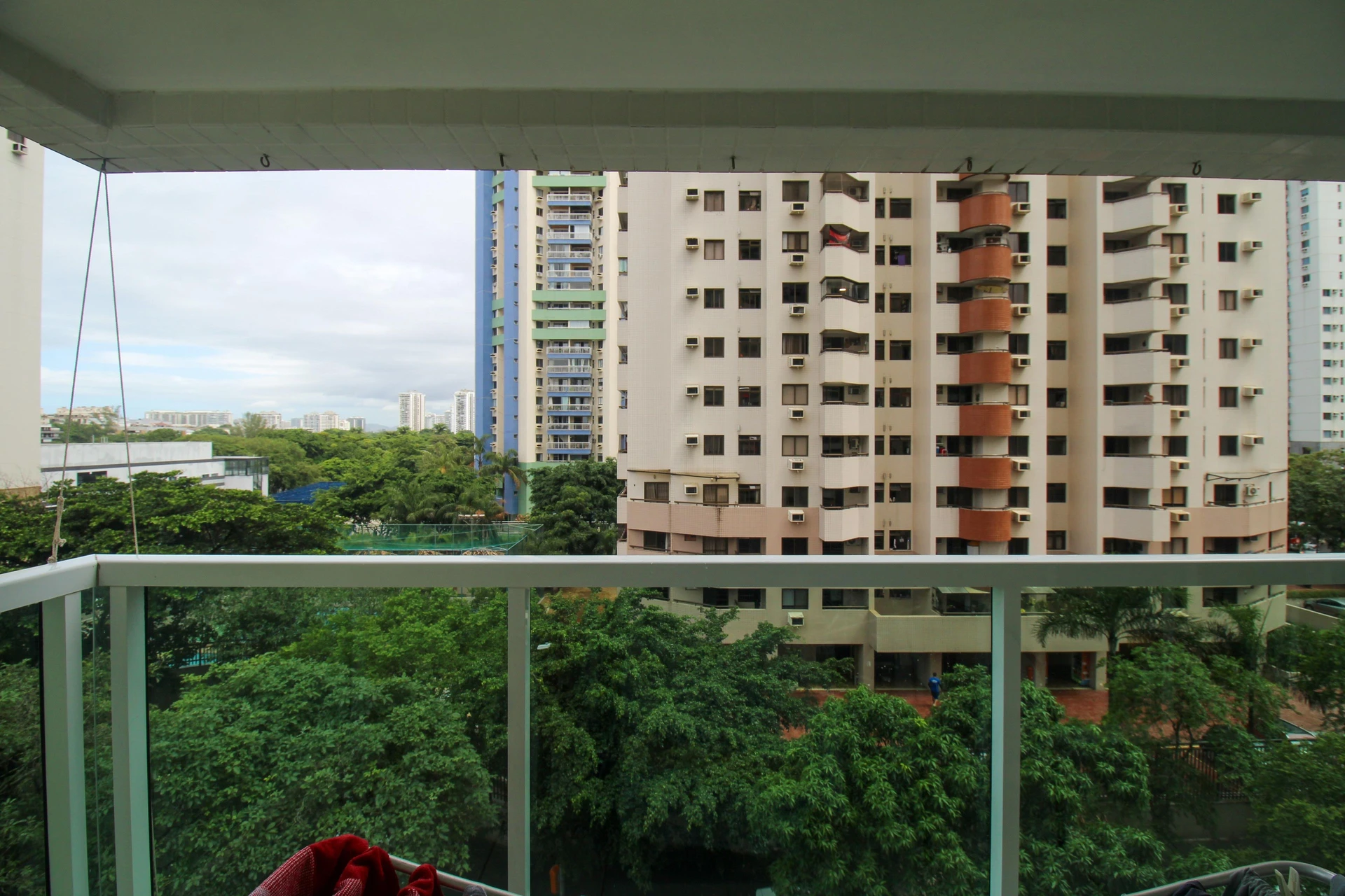 Apartamento mobiliado com 2 quartos e varanda envidraçada — photo 32