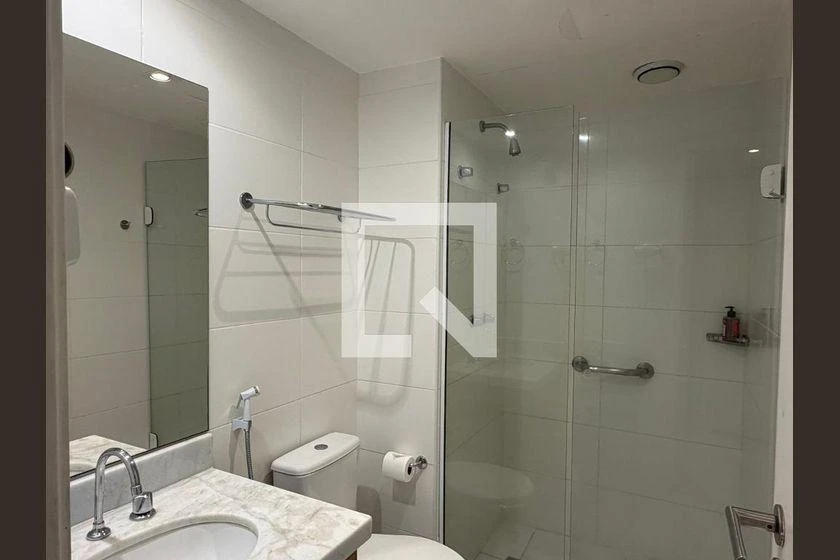 Furnished 2-bedroom apartment with an en-suite pair — photo 47