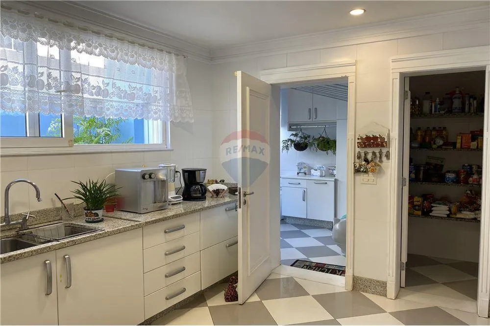 Furnished house with 4 bedrooms and 508 m² — photo 11