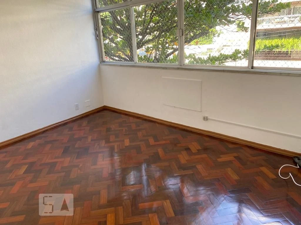 Wood or laminate floors in a 2-bedroom apartment, 78 m² — photo 6
