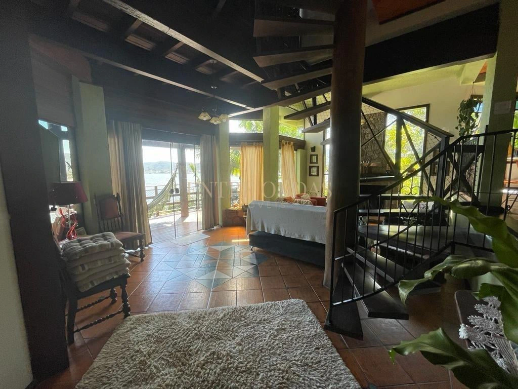 Furnished house with 8 bedrooms and 10 bathrooms, 2,500 m² — photo 3