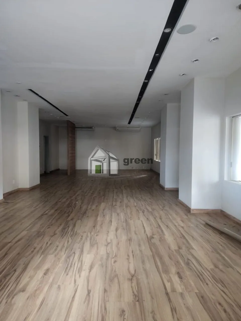 Unfurnished 1-bedroom apartment with enclosed balcony — photo 16