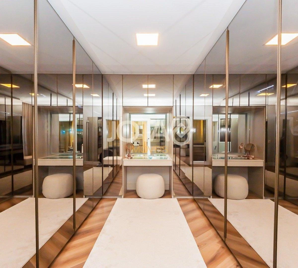 Floor-to-ceiling windows in a 4-bedroom house, 305 m² — photo 28