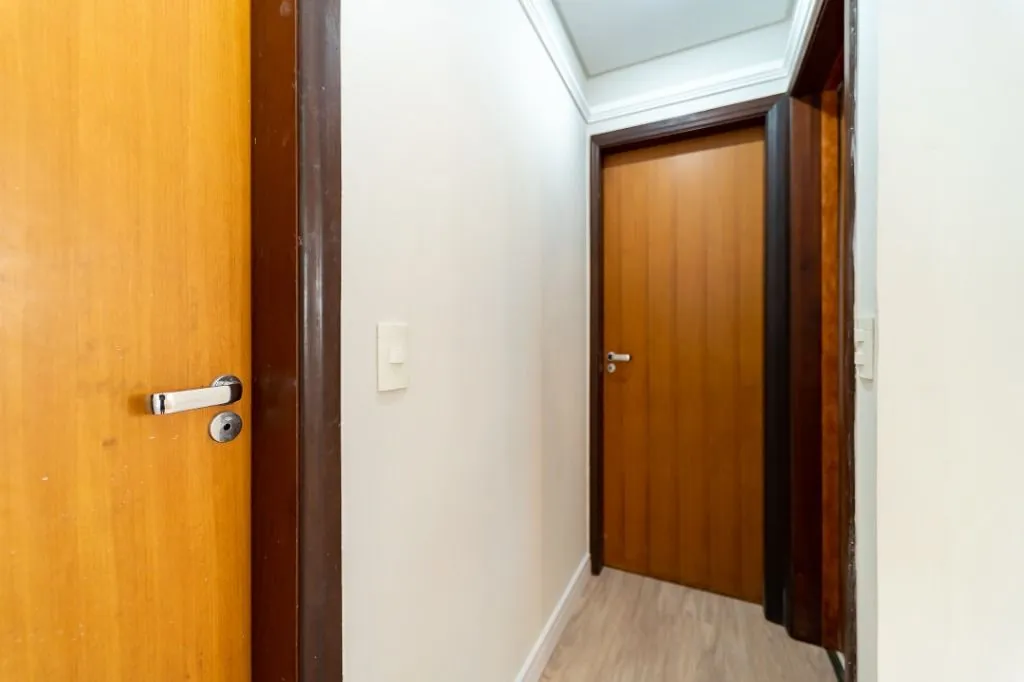 Balcony with a grill in a 2-bedroom apartment, 59 m² — photo 44