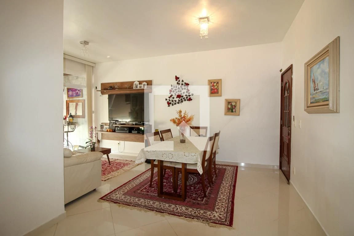 3-bedroom unfurnished apartment with laundry area — photo 10