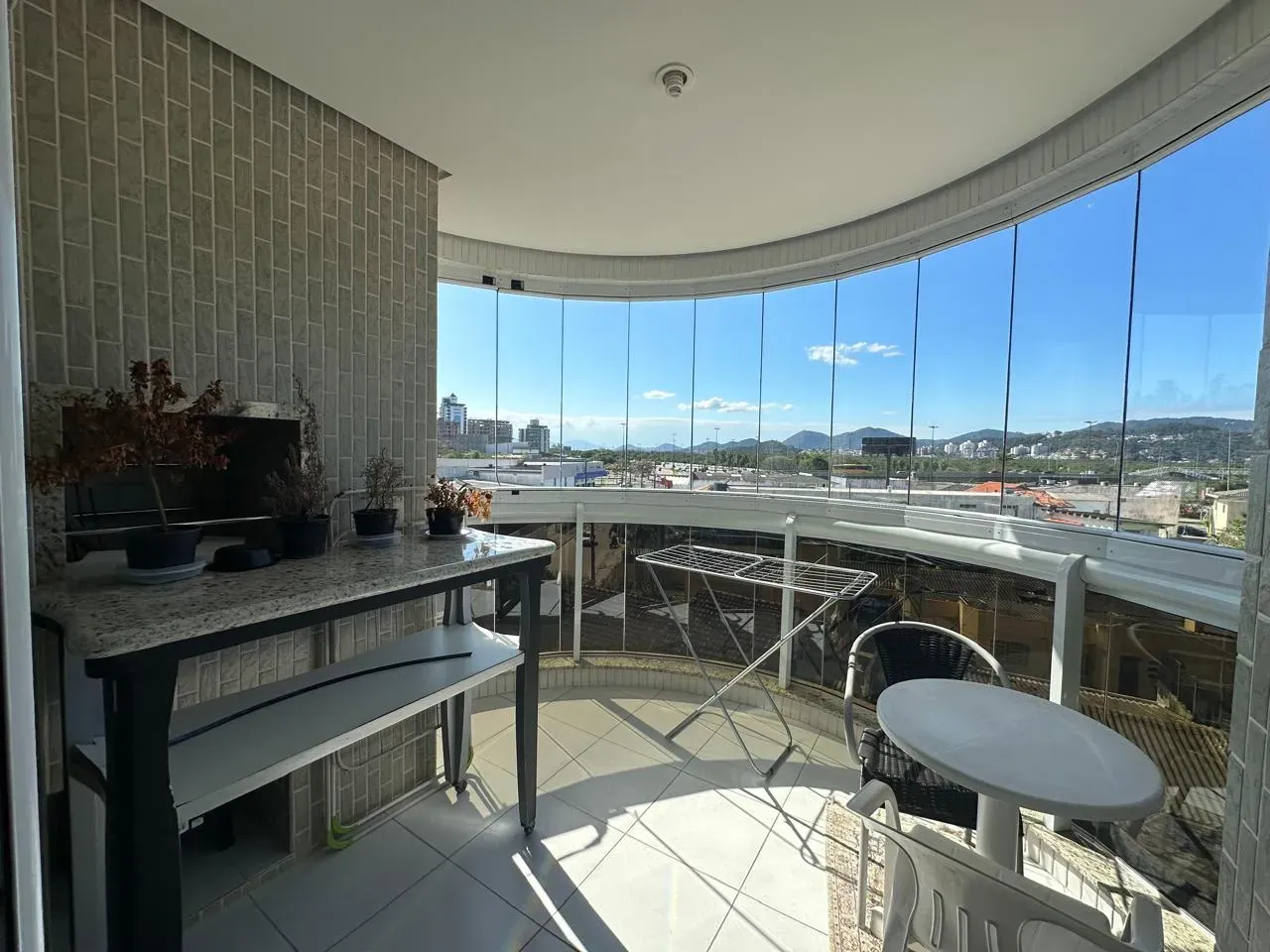 Furnished apartment, 98 m², with floor-to-ceiling windows — photo 9