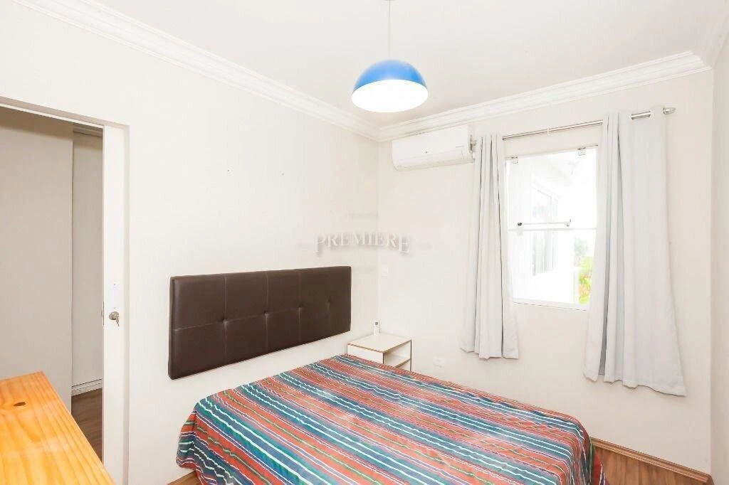 4-bedroom house with a walk-in closet in Curitiba — photo 13