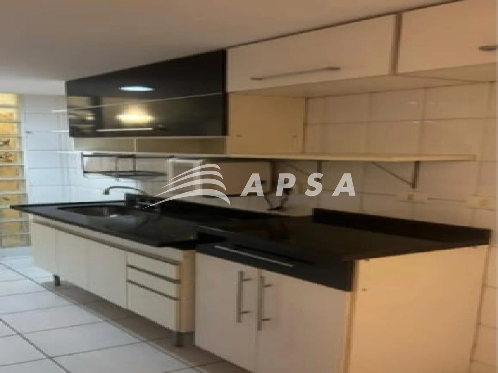Apartamento de 1 quarto em condomínio com piscina