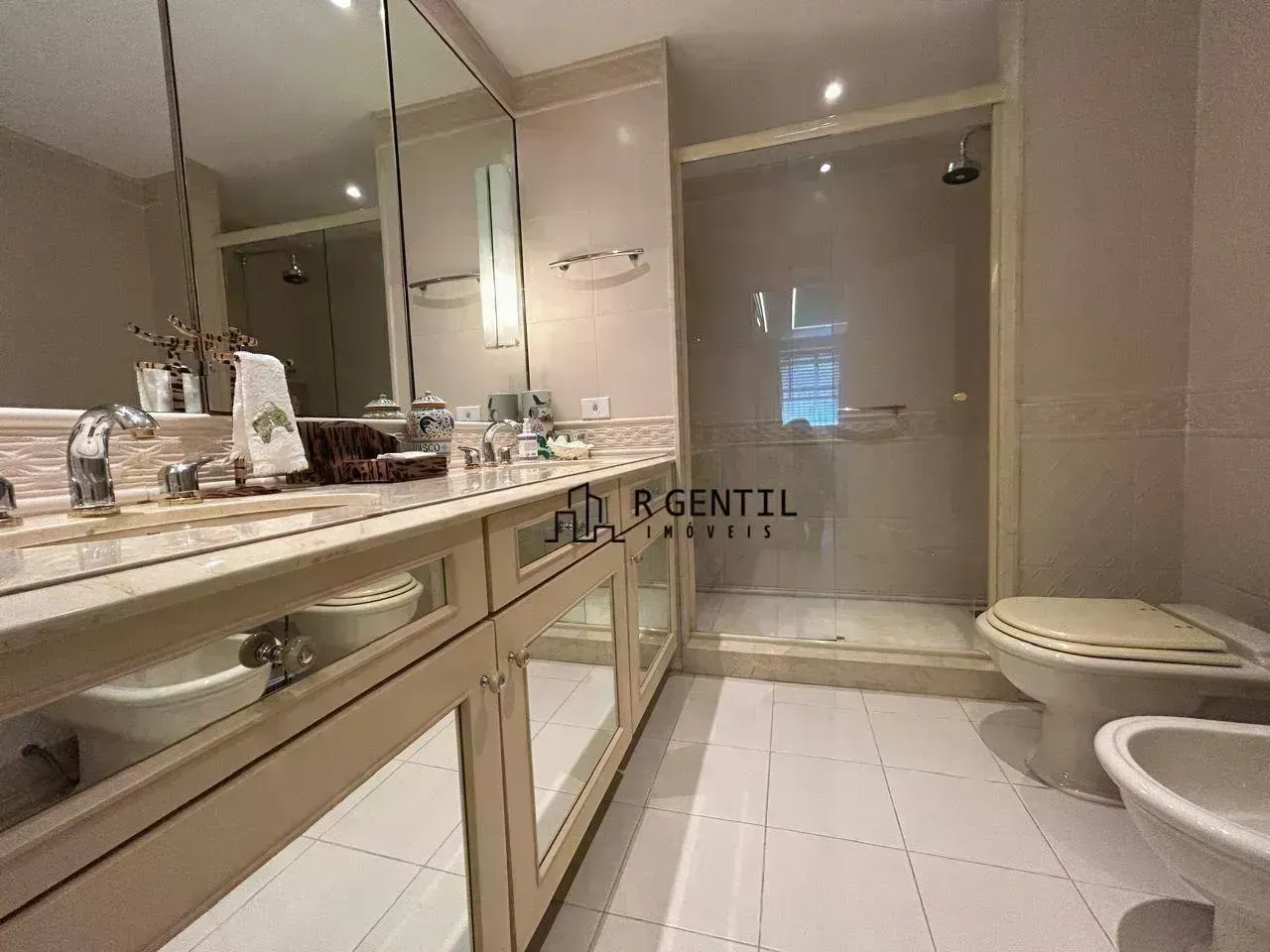 430 m² apartment with 4 bedrooms and 5 bathrooms — photo 22