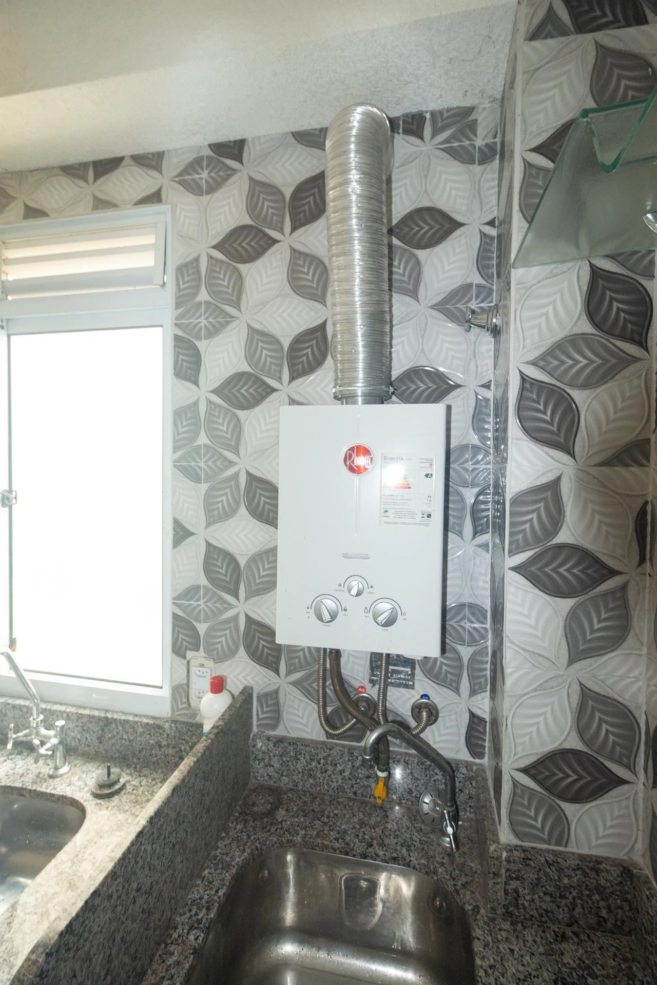 2-bedroom apartment in a building with a pool — photo 36
