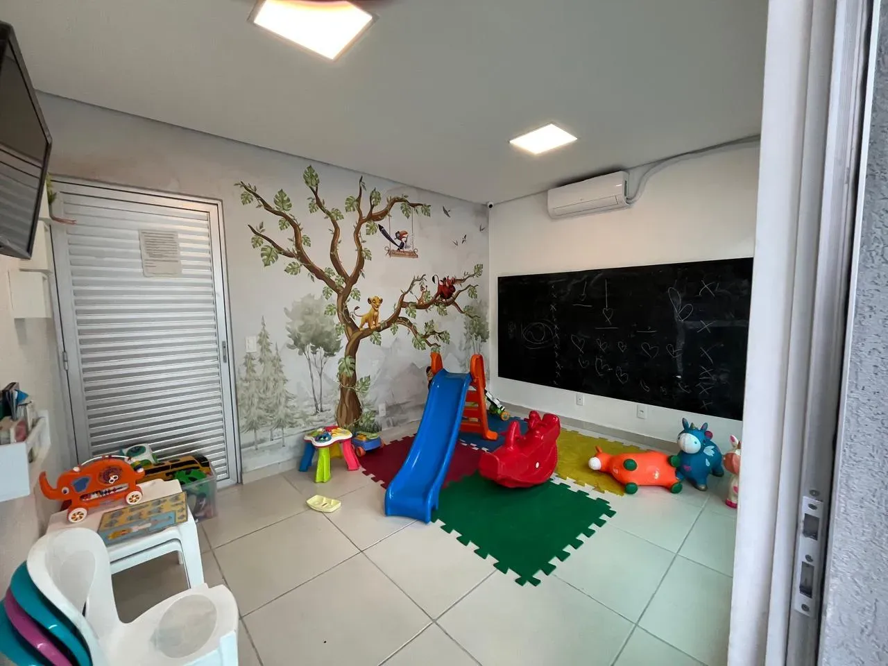 Furnished apartment, 51 m², with a glass-enclosed balcony — photo 15