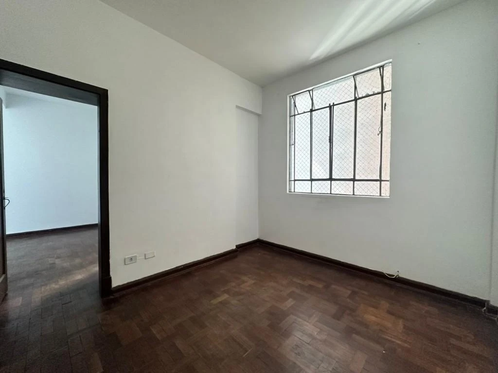 Ванна та 1 спальня: квартира 34 м²