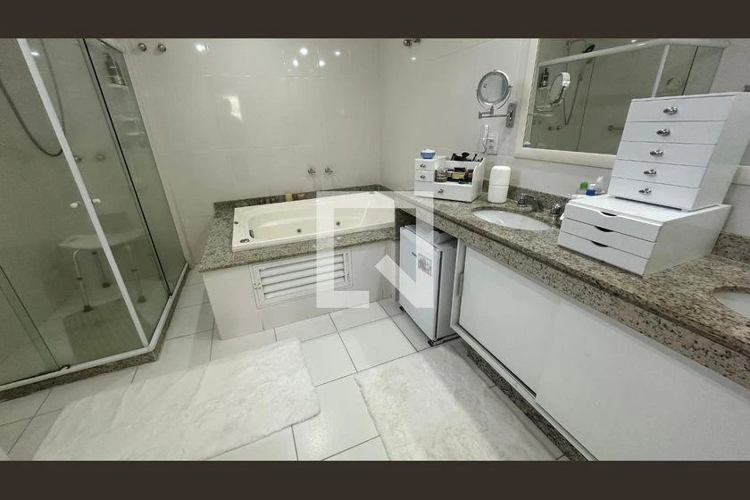 Condominium house with 5 en-suite bedrooms and pool — photo 38