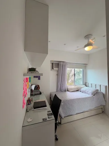 3-bedroom apartment with a glass-enclosed balcony — photo 10
