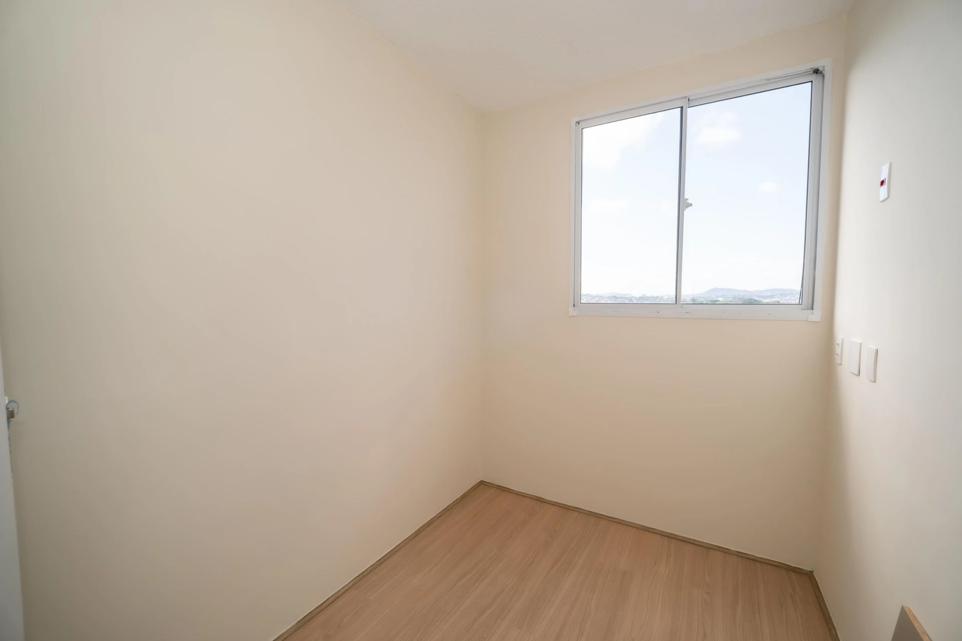 2-bedroom apartment in a building with a gym — photo 9