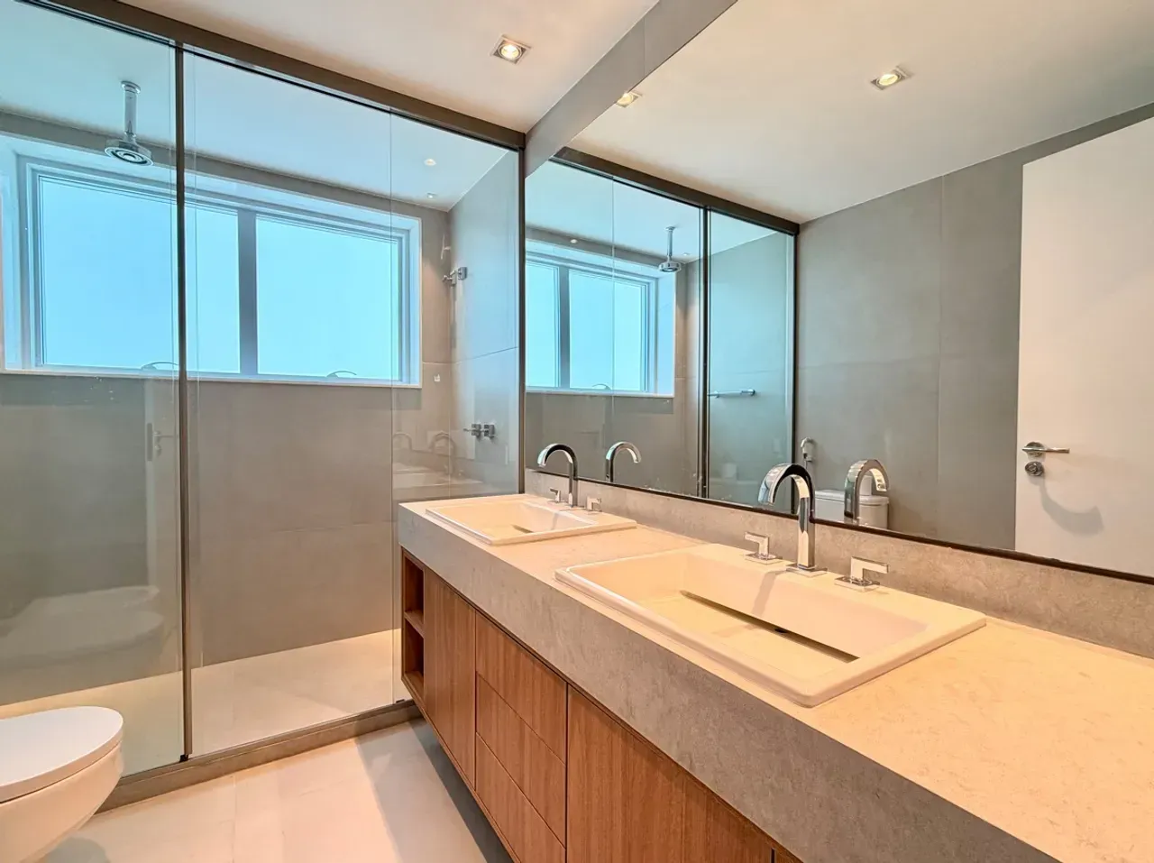 266 m² apartment with 3 bedrooms and an open kitchen — photo 16