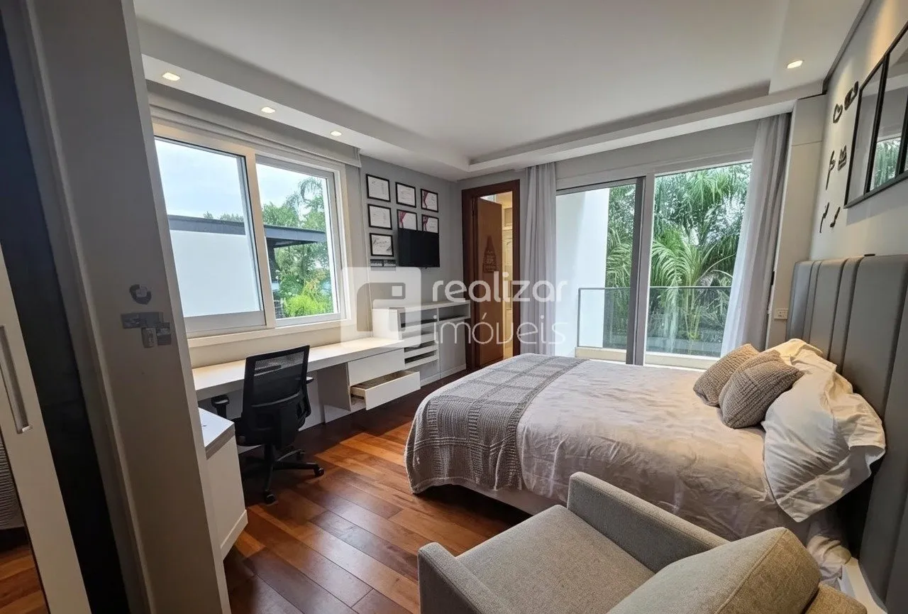 Garden in a 5-bedroom house, 709 m² — photo 16