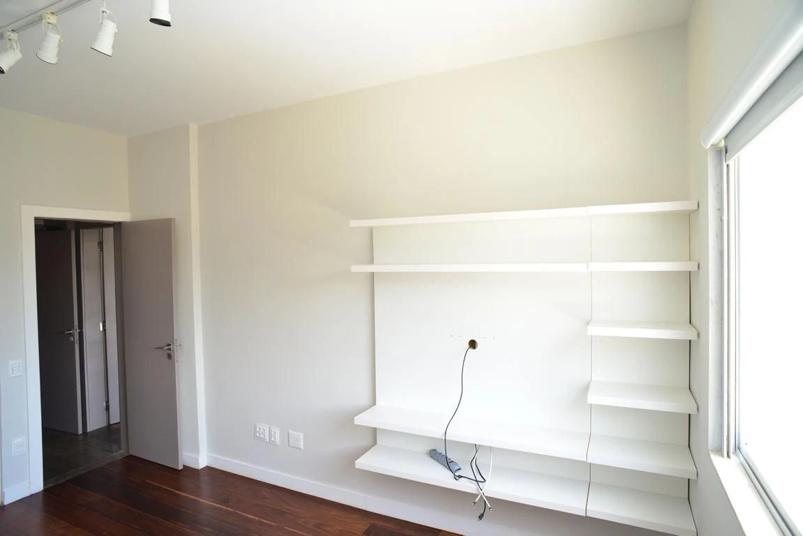 3-bedroom apartment in a building with a gym — photo 31