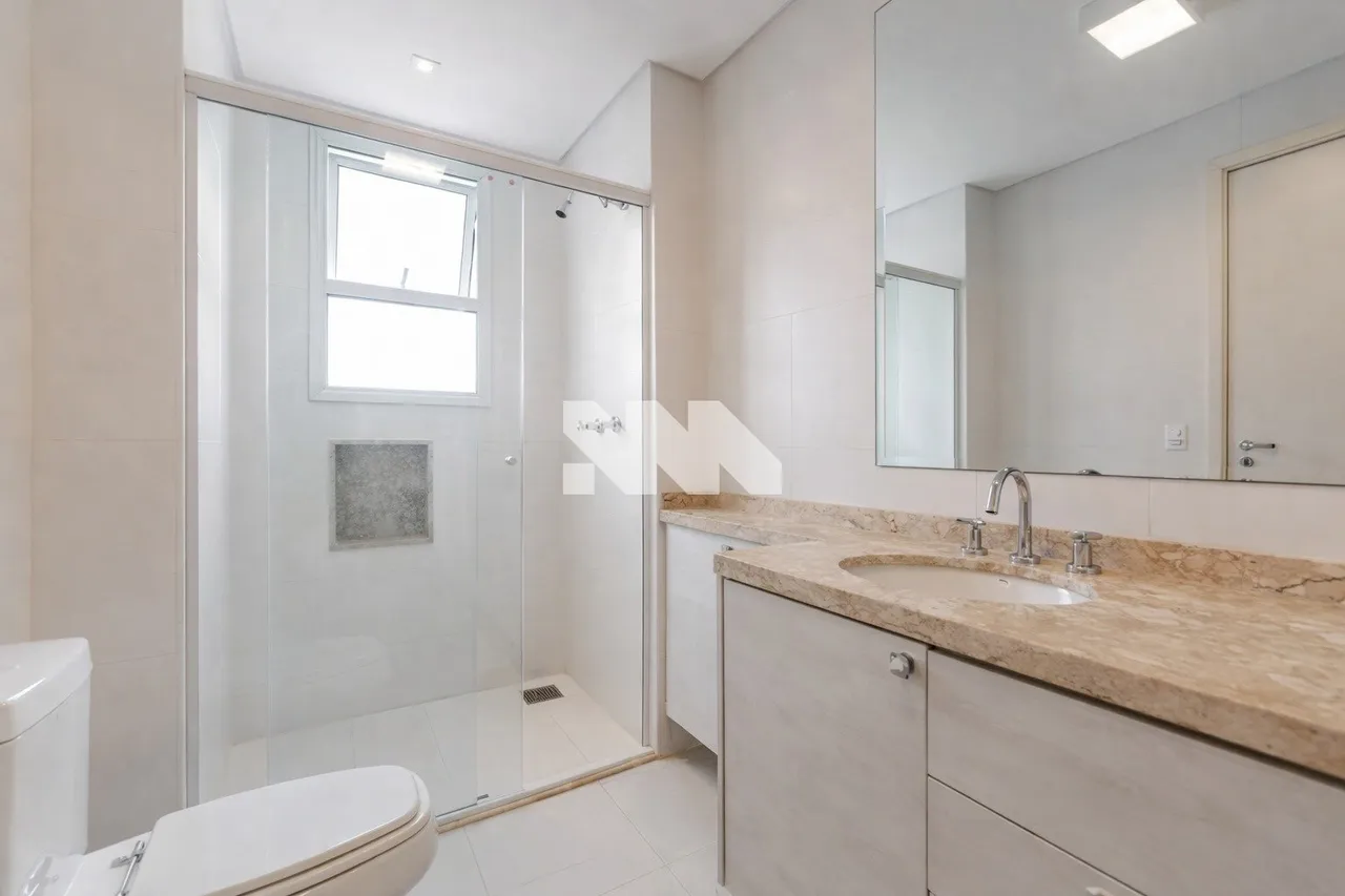 Furnished apartment with 4 bedrooms and 231 m² — photo 18