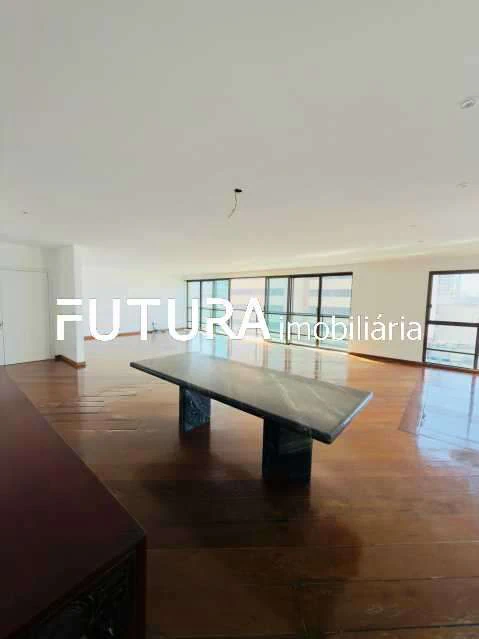 250 m² apartment with 4 bedrooms and 3 parking spots — photo 22