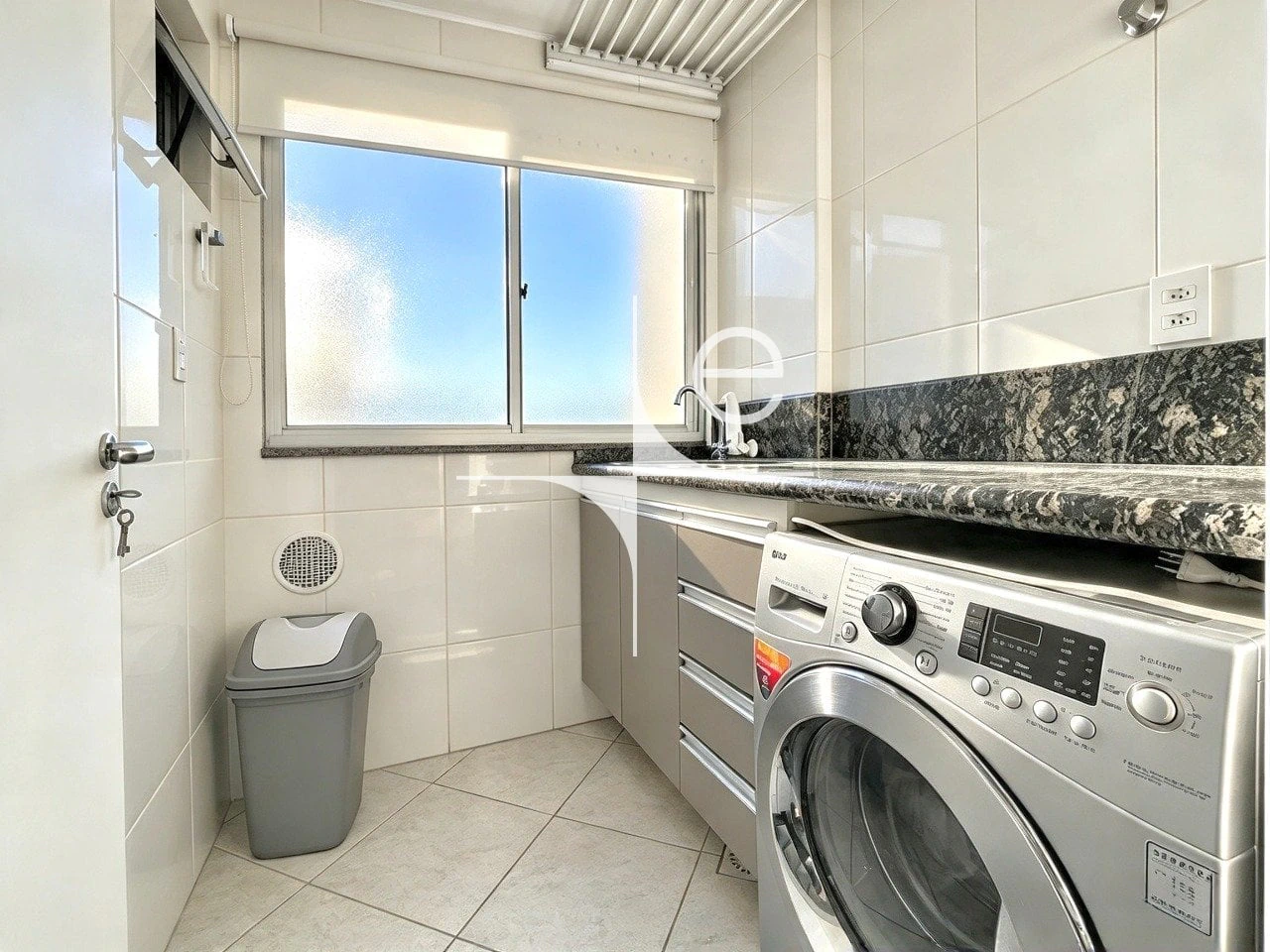 3-bedroom apartment with a water view — photo 15