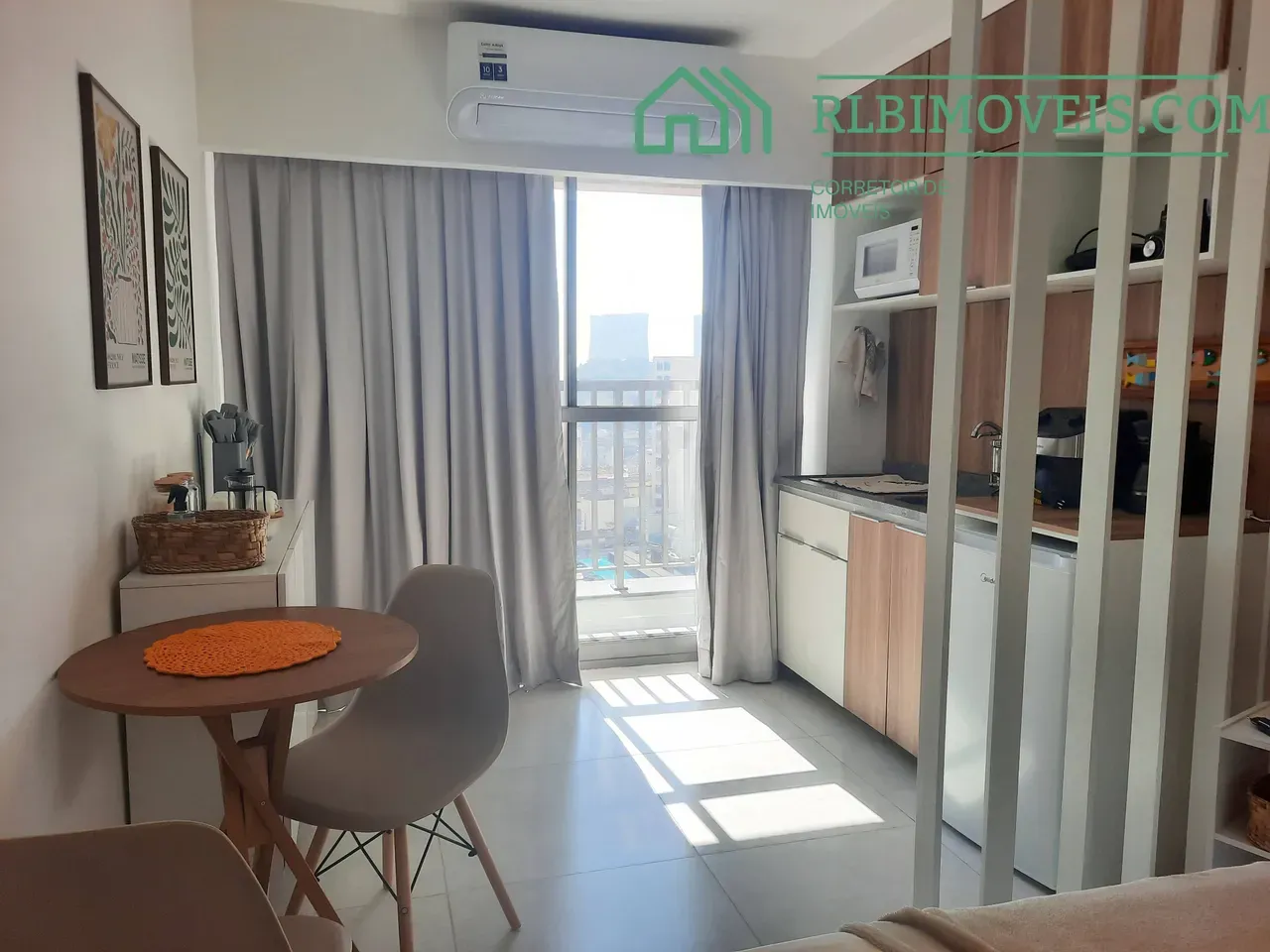 1-bedroom apartment with air conditioning and microwave — photo 10