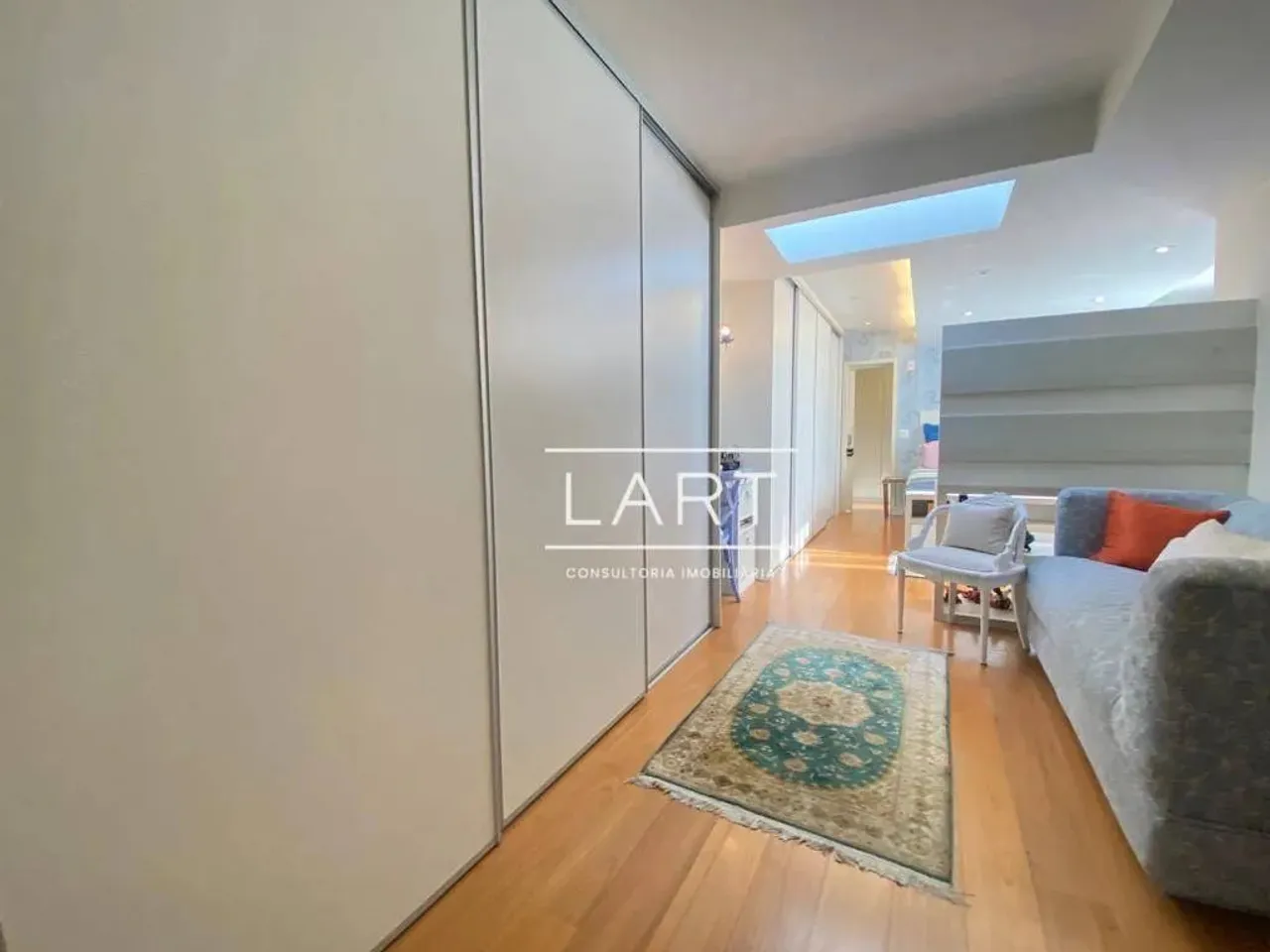 Apartamento com 4 dormitórios e 5 banheiros, 350 m² — photo 13