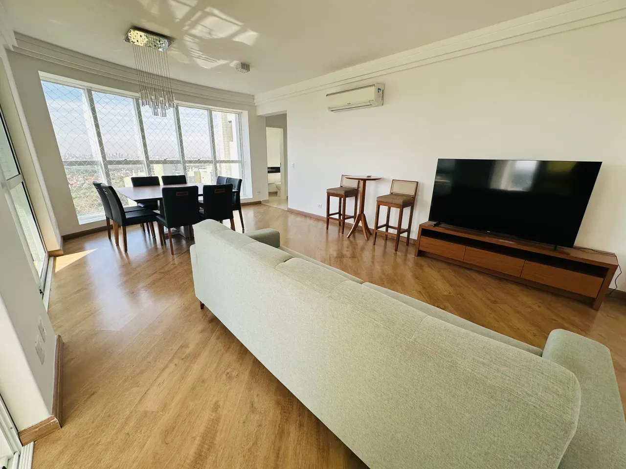 4-bedroom apartment in a building with a gym — photo 29