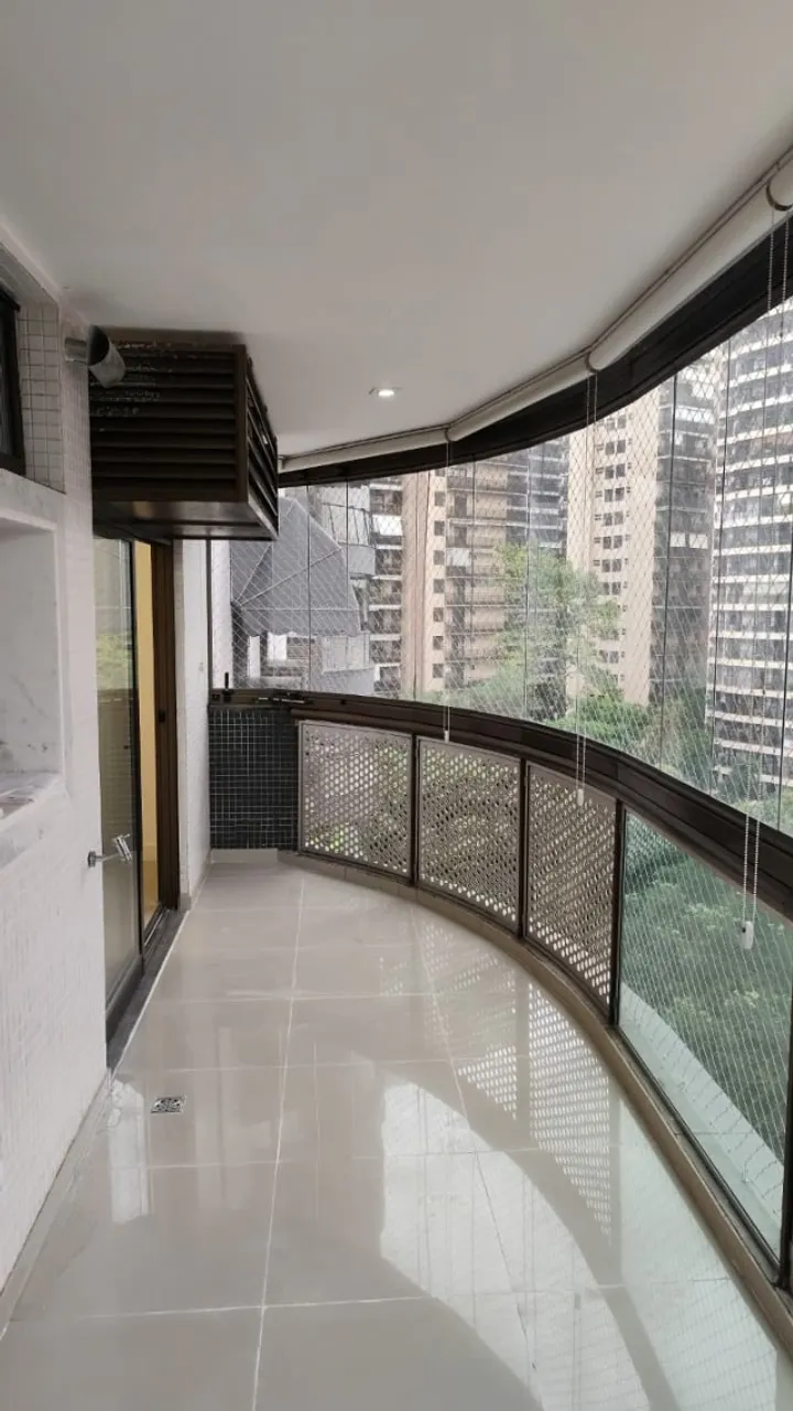 Glass-enclosed balcony in a 3-bedroom apartment, 90 m² — photo 19