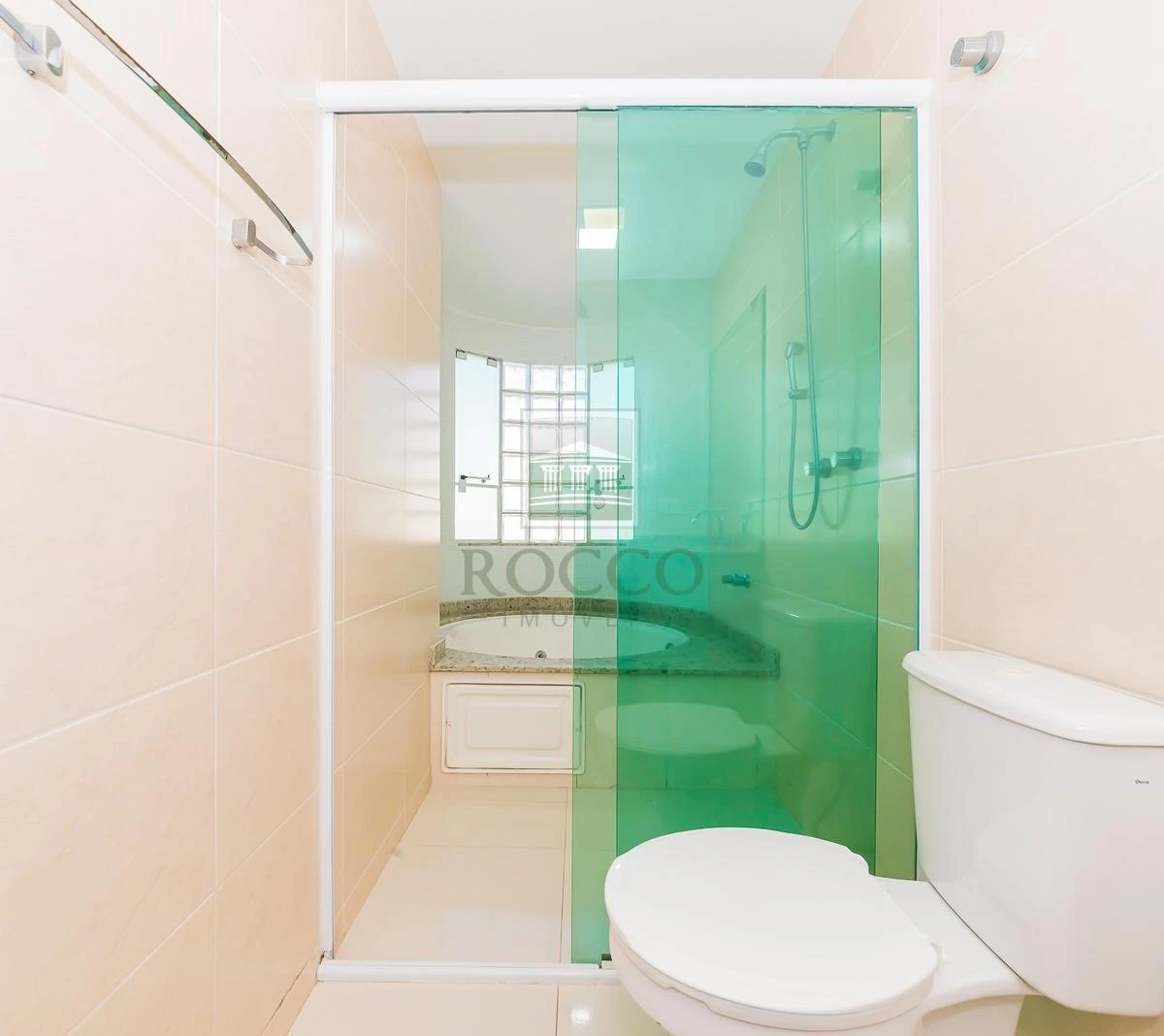 3-bedroom house with a bathtub — photo 30
