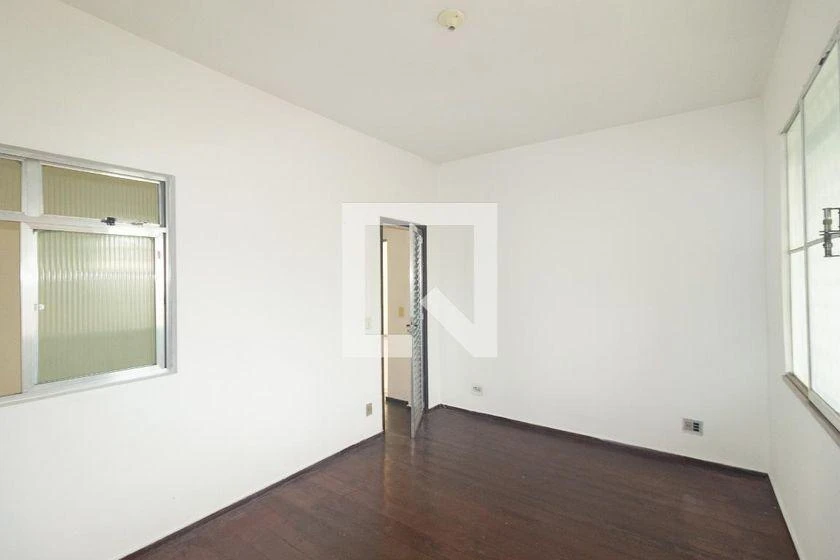 House, 500 m², with wood or laminate floors — photo 34